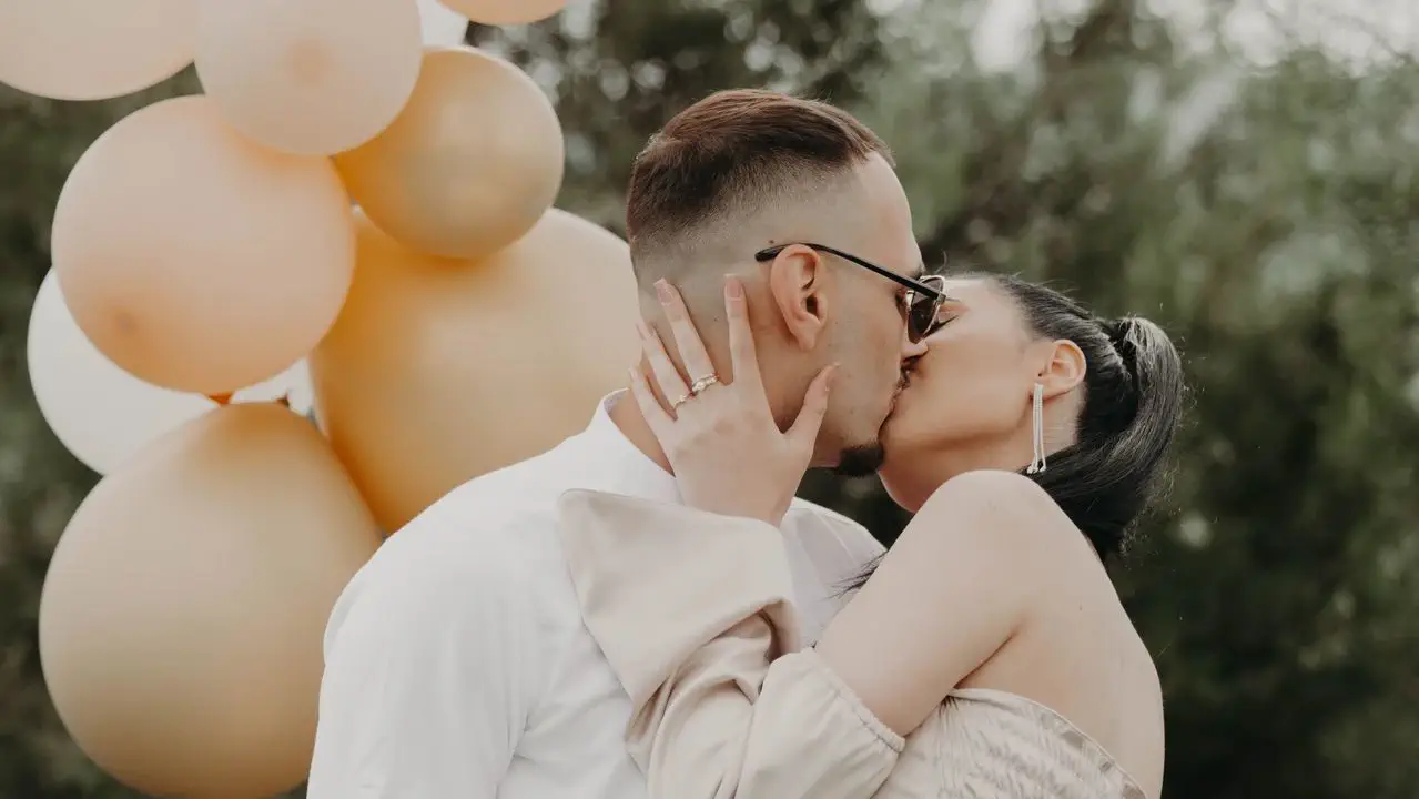 Engagement Party Gifts: What to Give, How Much to Spend, and How to Coordinate With a Group