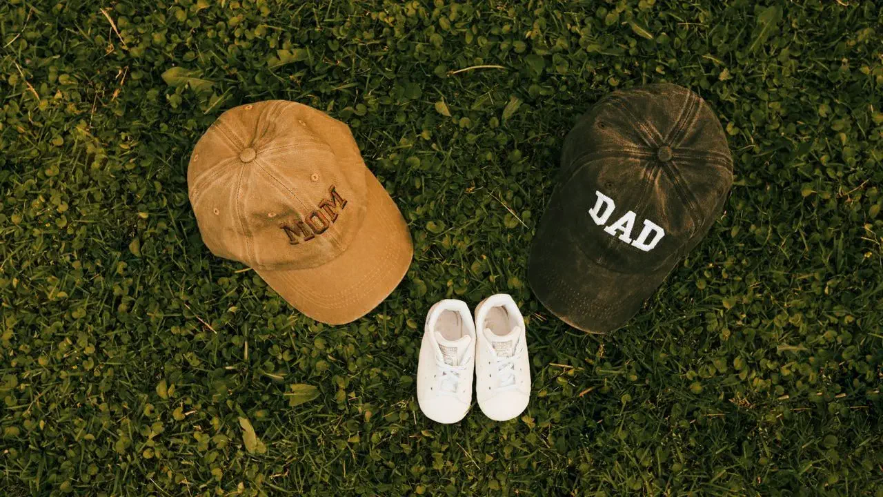 How to Plan a New Dad Gift That Actually Helps (And Keep It a Surprise)