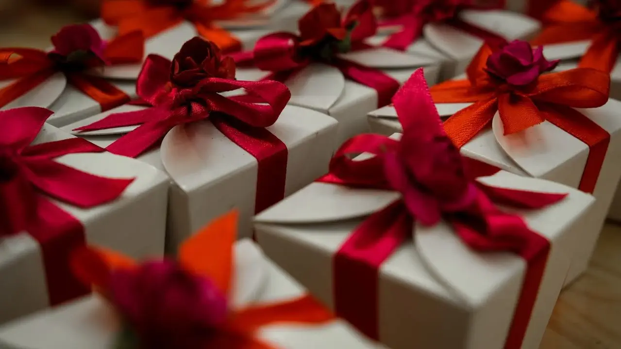 How to Keep Wedding Gifts a Surprise (Even When You Have a Registry)